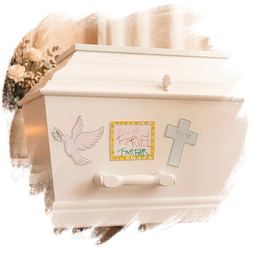 Tre farvelagte kristne mindemærkater sat på en kiste. 