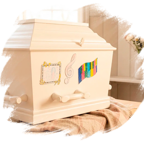 Tre farvelagte musikalske mindemærkater sat på en kiste. 